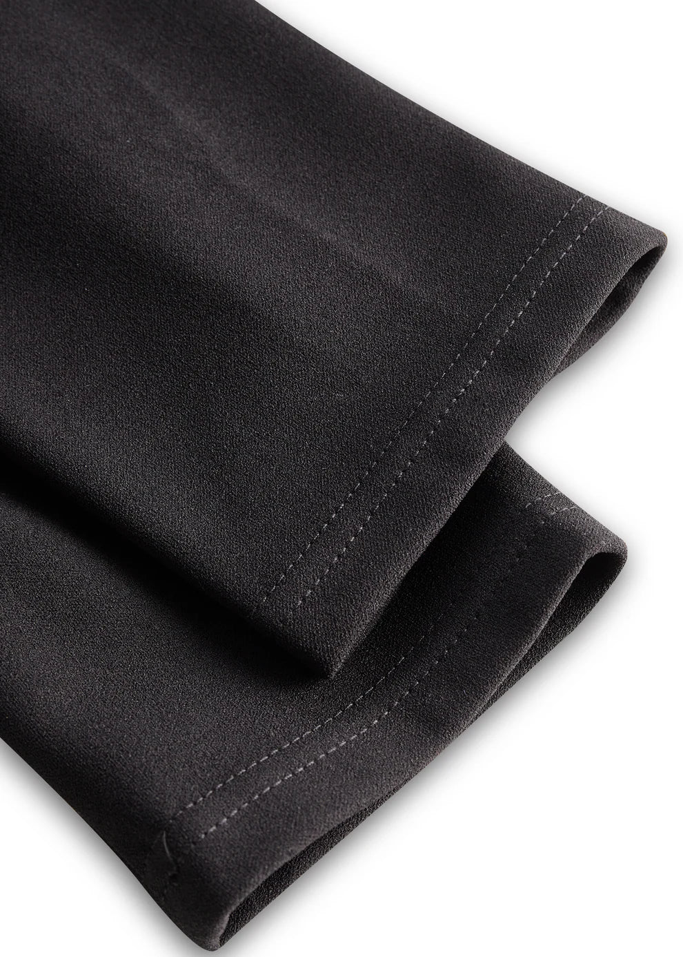 Naomi | Vestido negro refinado